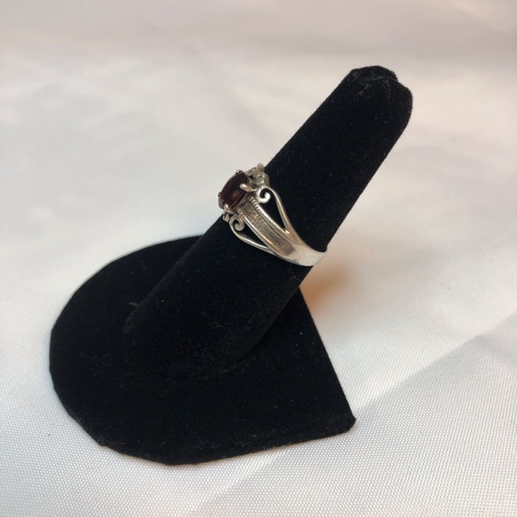 VINTAGE STERLING SILVER GARNET RING - Picture 2 of 5